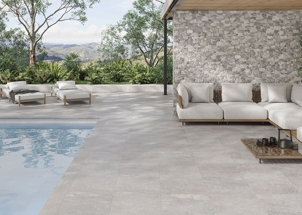 Carrelage grand format effet pierre, terrasse et piscine