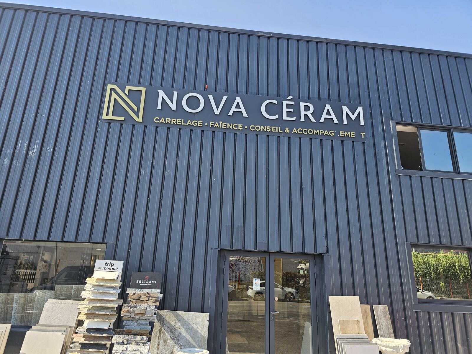 Façade du showroom Nova Céram