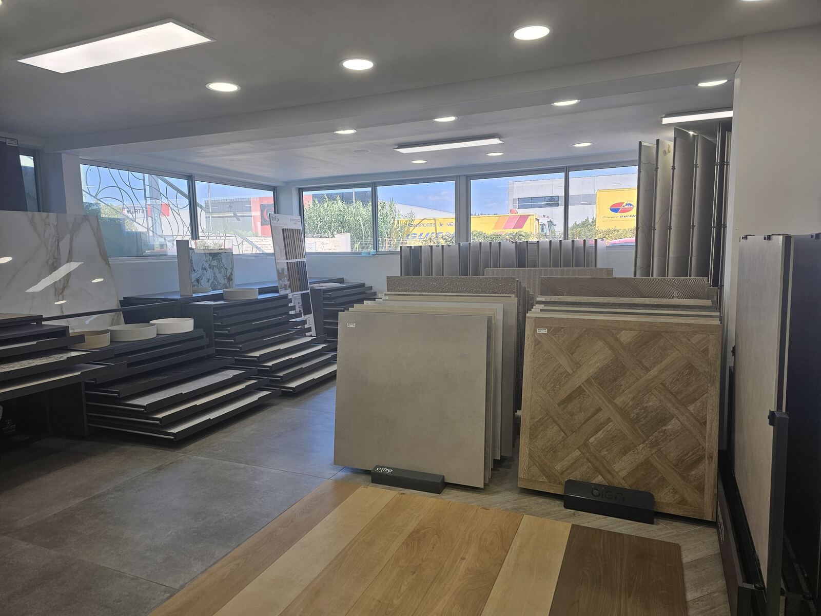 Vue d'ensemble du showroom